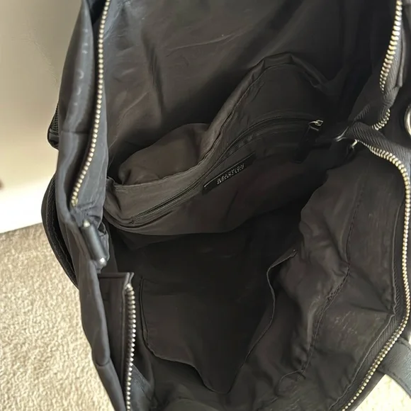 Kenneth Cole Reaction Bag - Picture 3 of 9